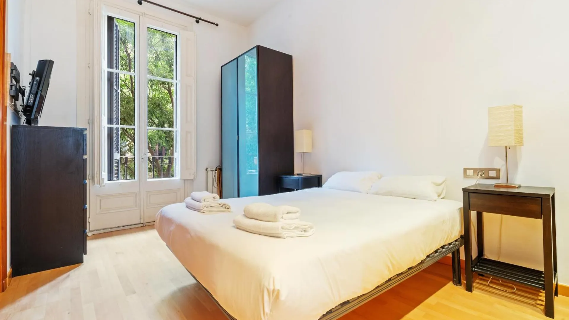 Quiet, Vibrant 2 Bedroom In Pedestrian Eixample Barcelona 0*,