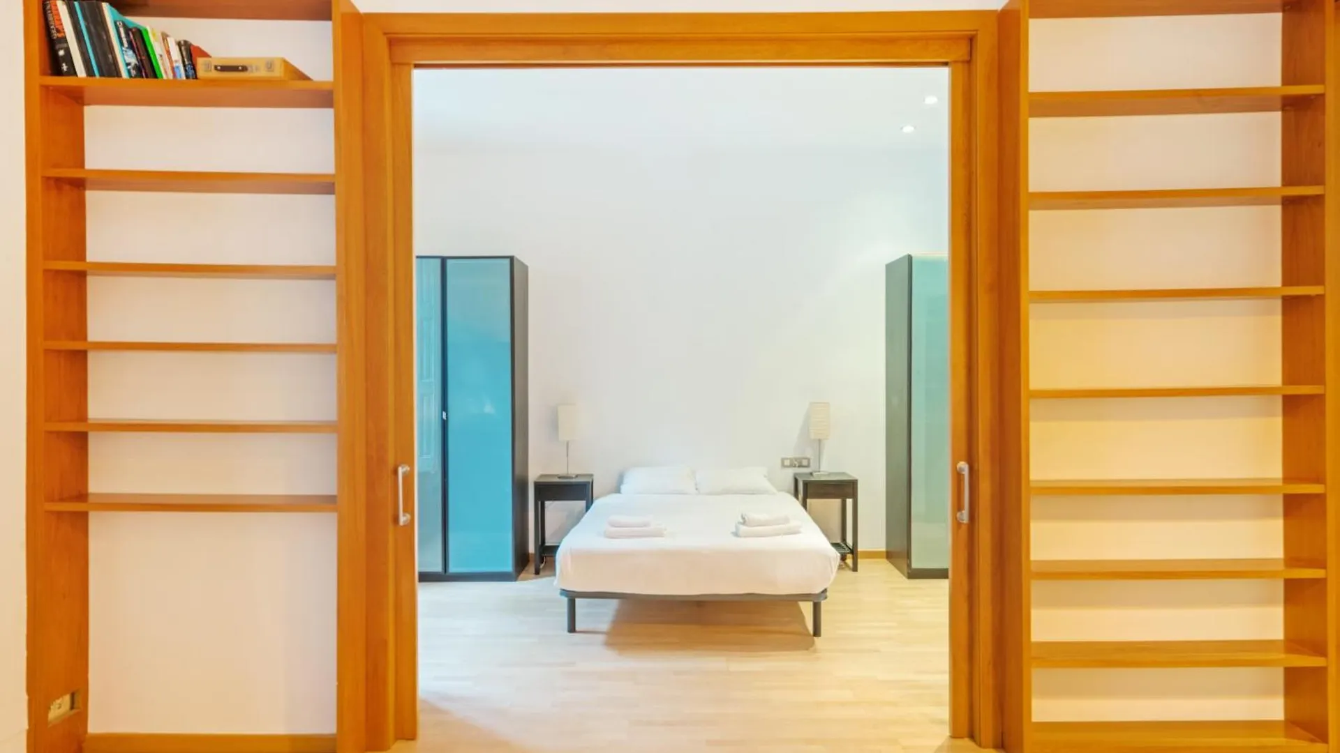 Quiet, Vibrant 2 Bedroom In Pedestrian Eixample Барселона 0*,  Испания